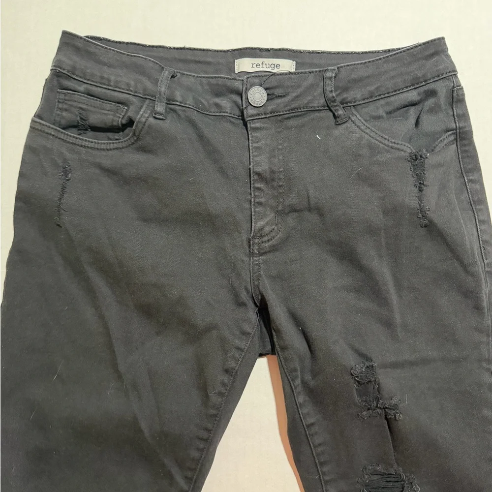 refuge‎ brand black distressed capris, women's size 10